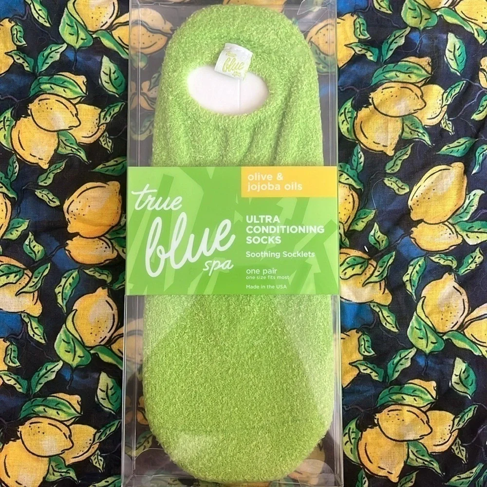 Brand New Bath & Body Works True Blue Ultra Conditioning Socks Soothing Socklets